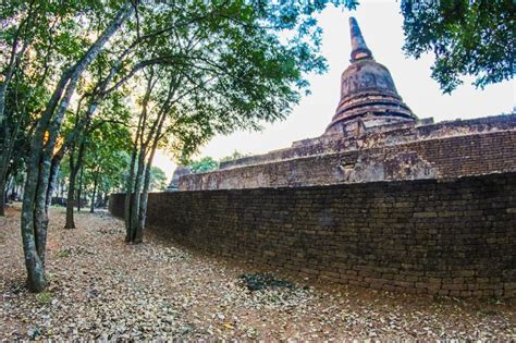  Die Pra-Sri Sanphet-Statue: Ein Triumph der Sukhothai-Kunst und ein Meisterwerk des Vergnügens!